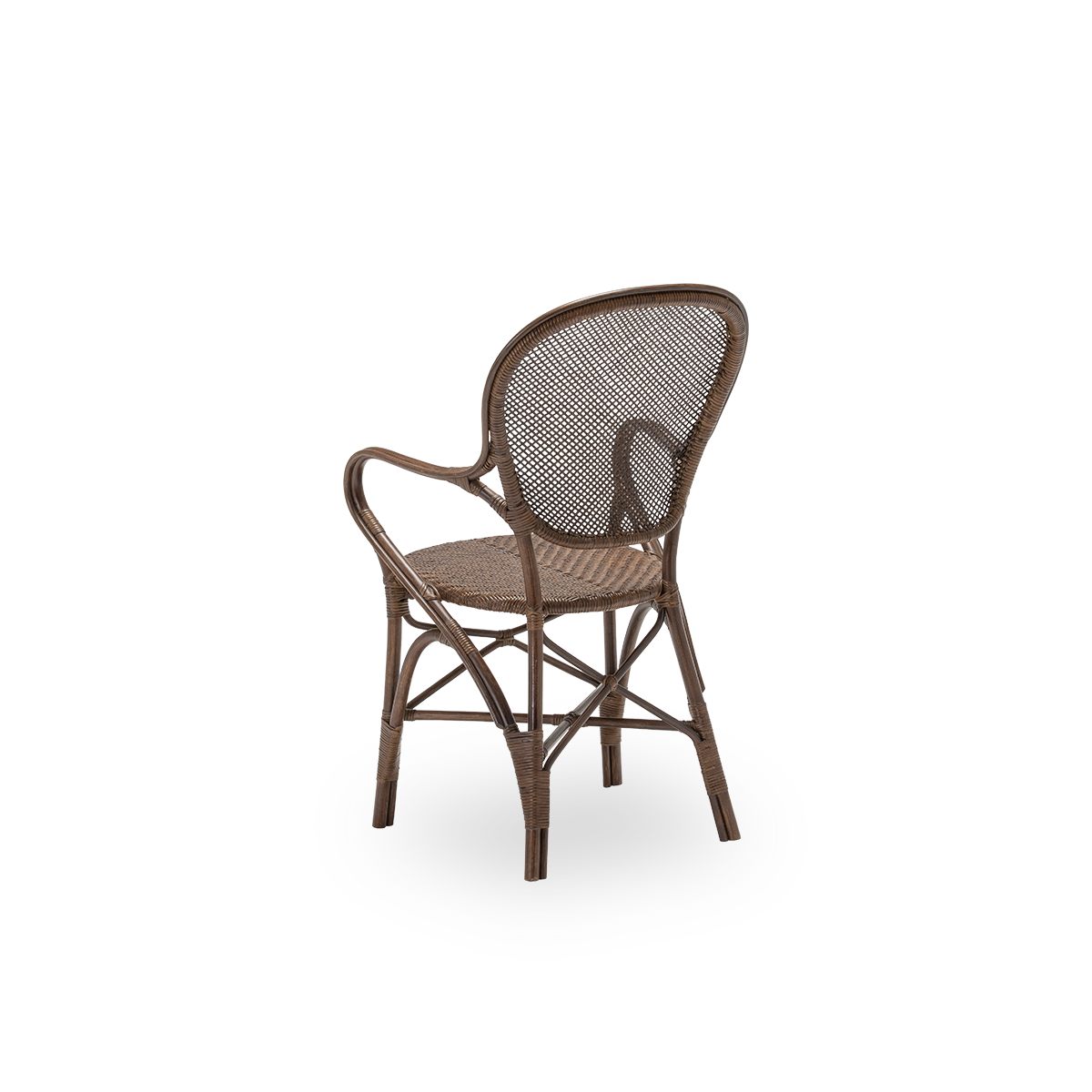 Rückseitenansicht des Rossini Esssessels, aus braunem Rattan. 1993 von Knud Andreasen von Sika-Design gemeinsam mit dem japanischen Designer Yamakawa entworfen und der Signature-Stuhl des Hauses. Handgefertigt aus hochwertigem indonesischem Rattan.