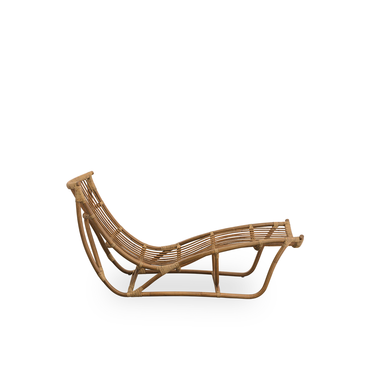Seitenansicht des Michelangelo Daybeds in Antikbraunem Rattan. Handgefertigt aus hochwertigem indonesischem Rattan.