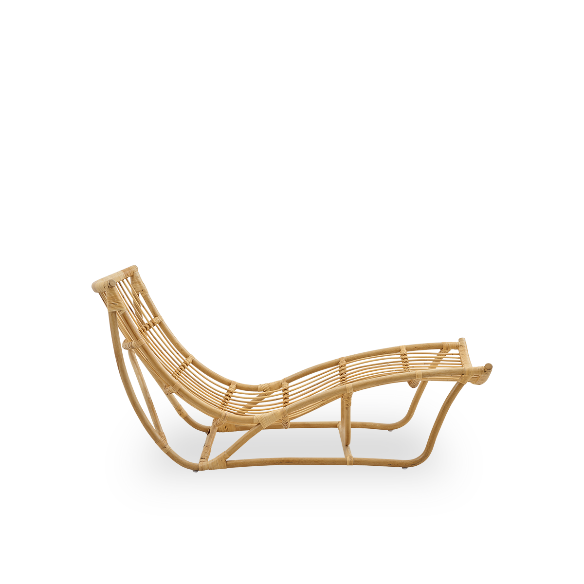 Seitenansicht des Michelangelo Daybeds in Natur-Rattan. Handgefertigt aus hochwertigem indonesischem Rattan.