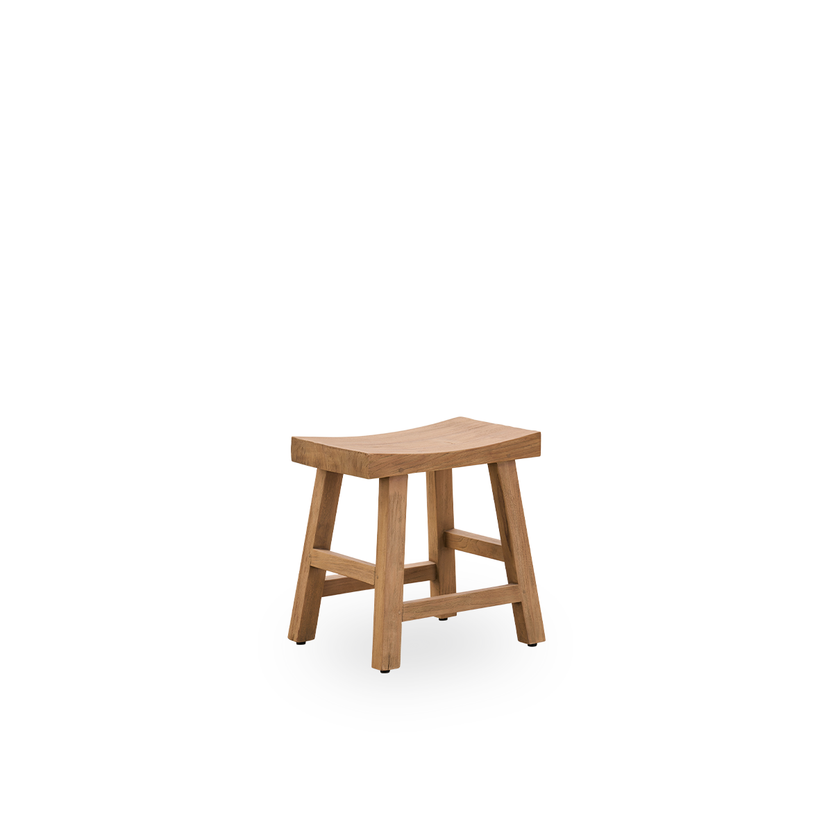 Seitenansicht des Charles Hockers, ein eleganter Hocker aus patiniertem Teak, gefertigt aus legalem indonesischem Holz, mit rustikalem Finish.