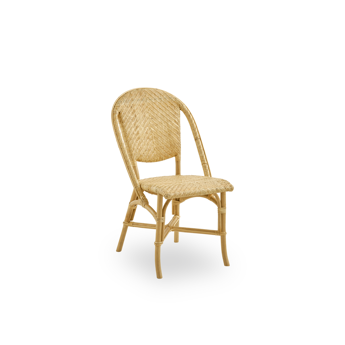 Seitenansicht des Alanis Essstuhls aus hochwertigem Natur-Rattan, mit eleganten Kurven und detaillierter Flechtung.