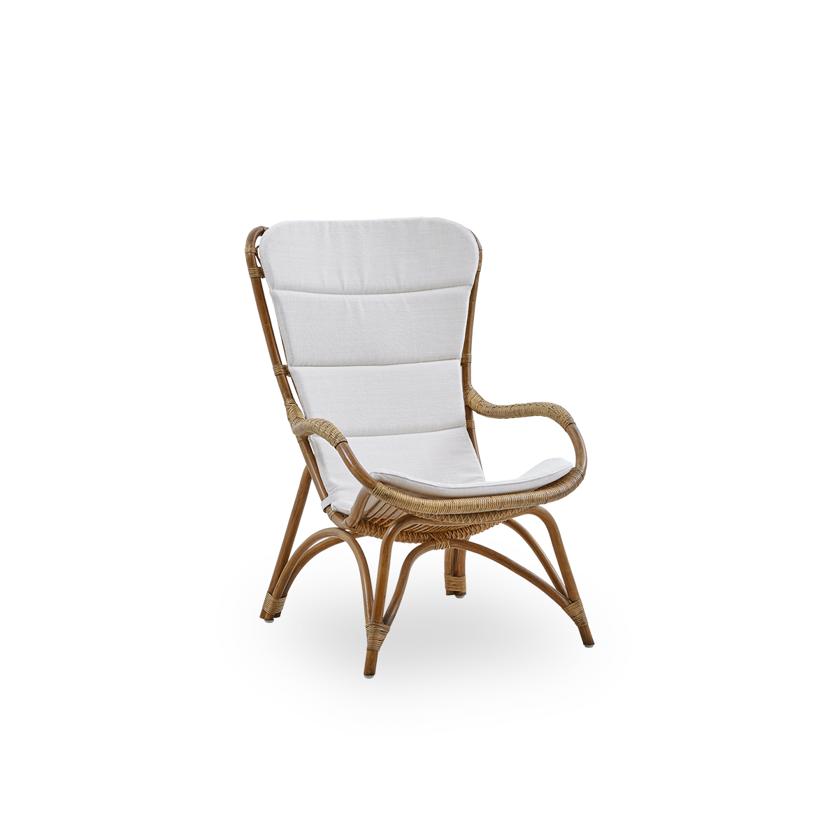 Seitenansicht des Monet Loungesessels mit hoher Rückenlehne und Armlehnen in Antique-Braun. Handgefertigt aus hochwertigem indonesischem Rattan.