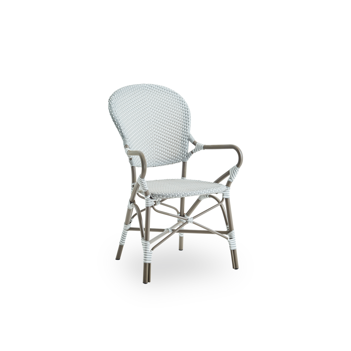 Seitenansicht des Isabell Outdoor-Esstischstuhls mit Armlehnen. Aluminiumgestell in Taupefarbe mit Sitzfläche und Rückenlehne aus grauem ArtFibre mit weißen Punkten. Inspiriert vom Bistro-Design der 1950er Jahre.