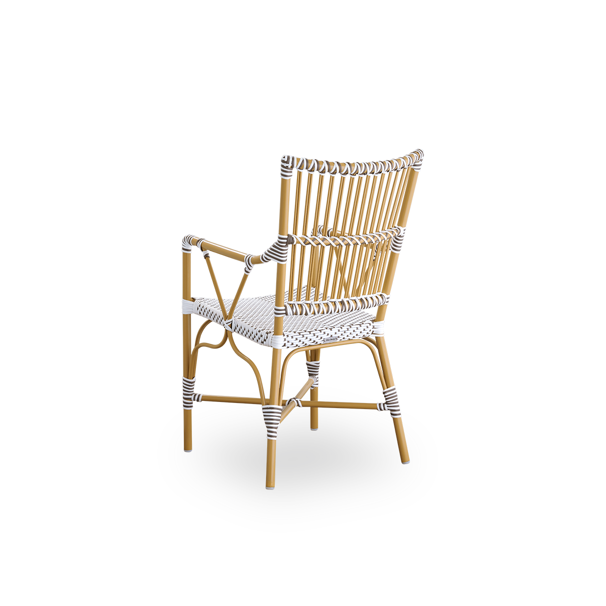 Rückansicht des Monique Outdoor-Esszimmerstuhls mit Armlehnen.
Almondfarbenes Aluminiumgestell mit Sitz aus weißem ArtFibre mit braunen Punkten. Inspiriert vom Bistrodesign der 1950er Jahre.