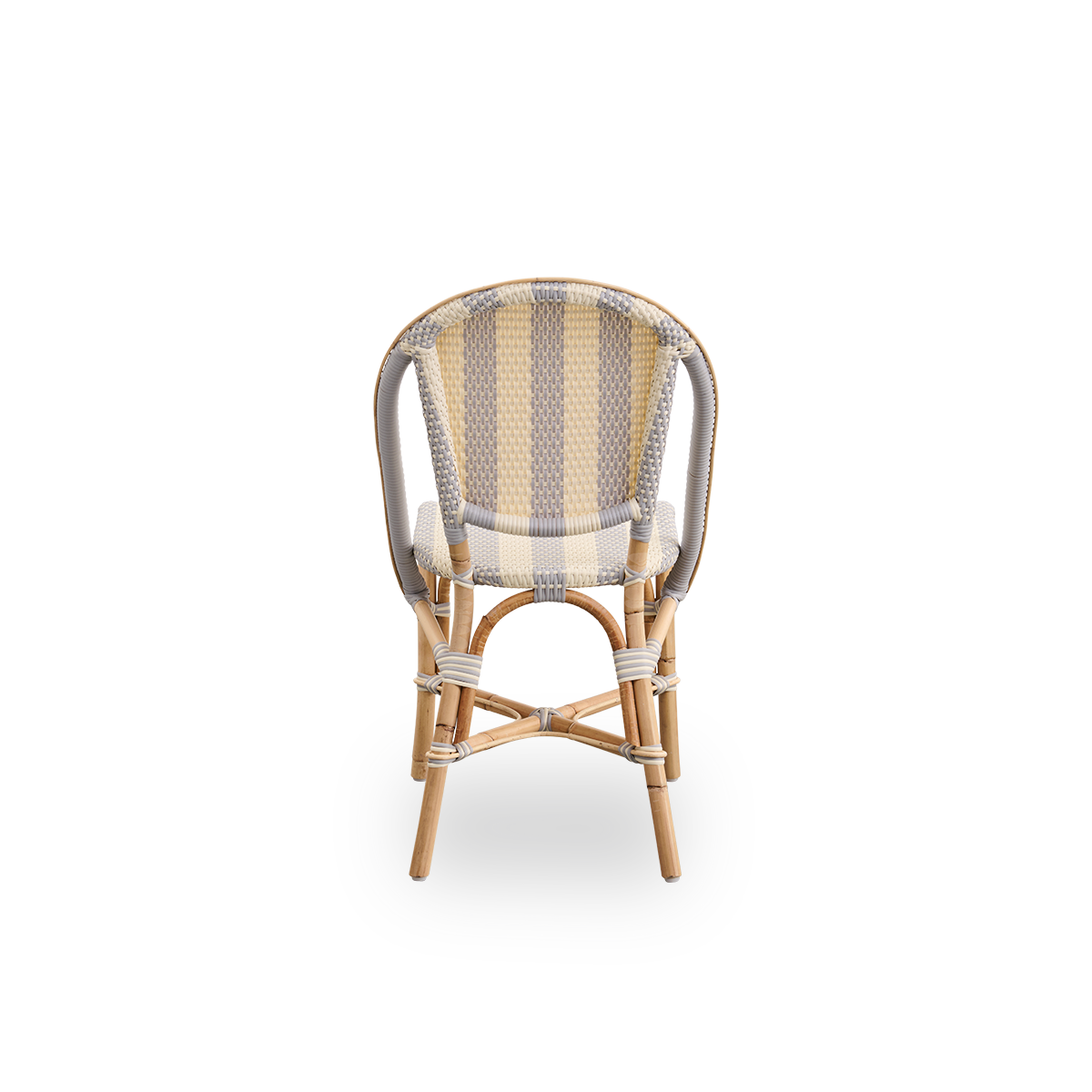 Einfache Rückansicht des Sofie Rattan-Esstuhls, inspiriert vom französischen Café-Stil. Rattanrahmen mit vollständig geflochtenem Sitz und Rückenlehne, handgefertigt aus ArtFibre im breiten Streifenmuster in den Farben Ivory und Grey. Stapelbarer Rattan-B