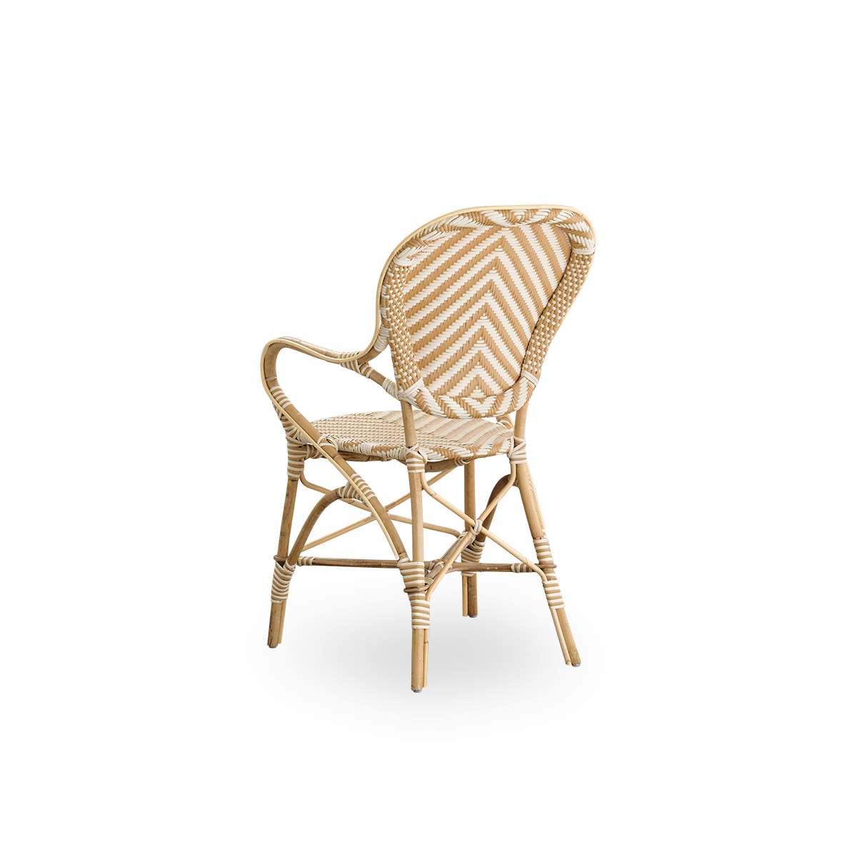 Rückansicht des Isabell Esszimmerstuhls mit Armlehnen.
Rattangestell mit Sitz und Rückenlehne aus ArtFibre im Elfenbein- und Grauton mit Fischgrätmuster. Inspiriert vom Bistrodesign der 1950er Jahre.