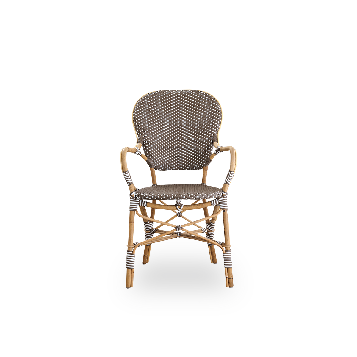 Vorderansicht des Isabell Esszimmerstuhls mit Armlehnen.
Rattangestell mit Sitz und Rückenlehne aus brauner ArtFibre mit weißen Punkten. Inspiriert vom Bistrodesign der 1950er Jahre.