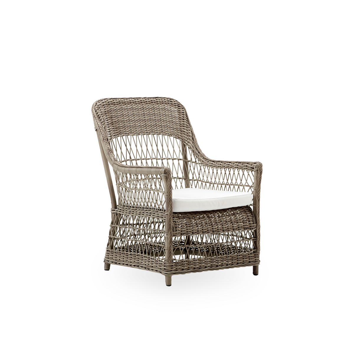 Seitenansicht des Dawn Outdoor-Loungestuhls in Antique Grey, inspiriert vom britischen Kolonialstil. Romantischer Loungesessel mit Armlehne und hoher Rückenlehne. Vollständig geflochten aus ArtFibre auf handgebogenem Aluminiumrahmen.