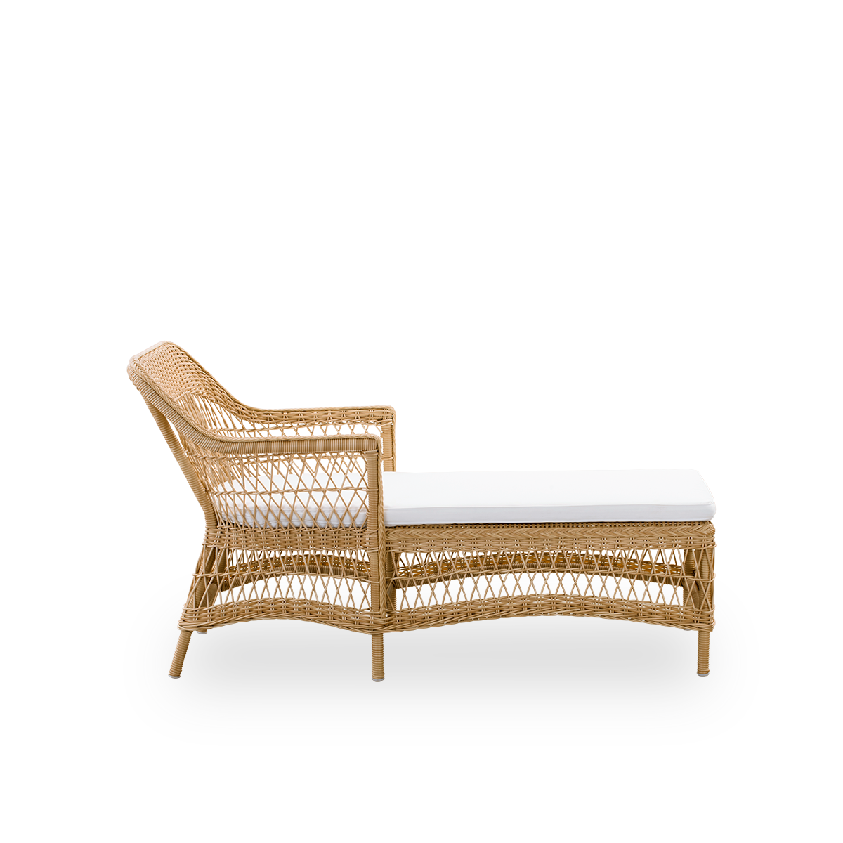Seitenansicht der Olivia Outdoor-Chaiselong in Naturfarbe. Aluminiumrahmen vollständig mit ArtFibre geflochten. Romantisches Aussehen, inspiriert vom britischen Kolonialstil.