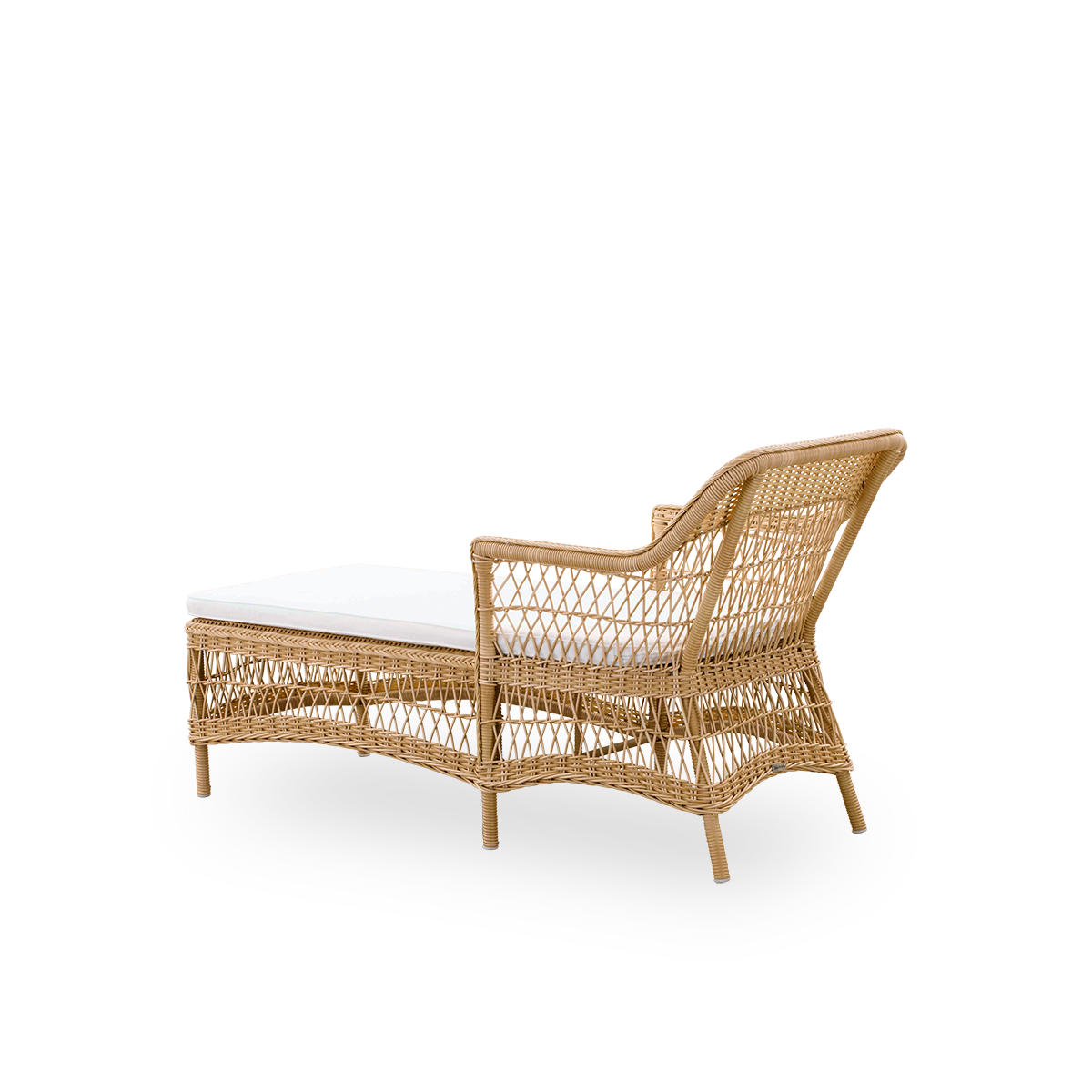 Rückansicht der Olivia-Outdoor-Chaiselounge in der Farbe Natur. Aluminiumrahmen vollständig mit ArtFibre geflochten. Romantischer Look, inspiriert vom britischen Kolonialstil.