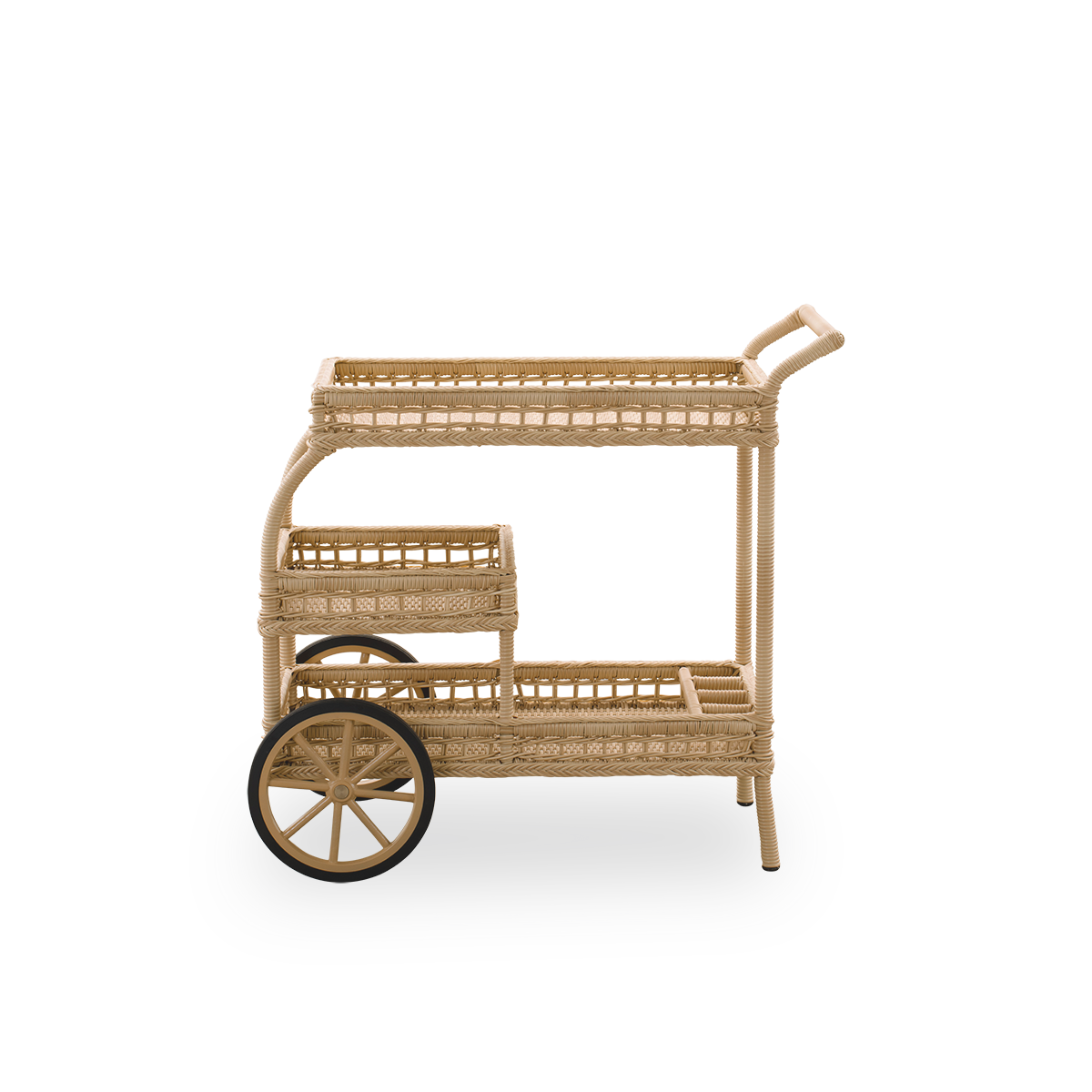Ansicht des James Outdoor-Barwagens in Naturfarbe, handgefertigt aus ArtFibre auf einem handgebogenen Aluminiumrahmen mit kunstvollen Flechtmustern und zwei Rädern für einfache Mobilität.