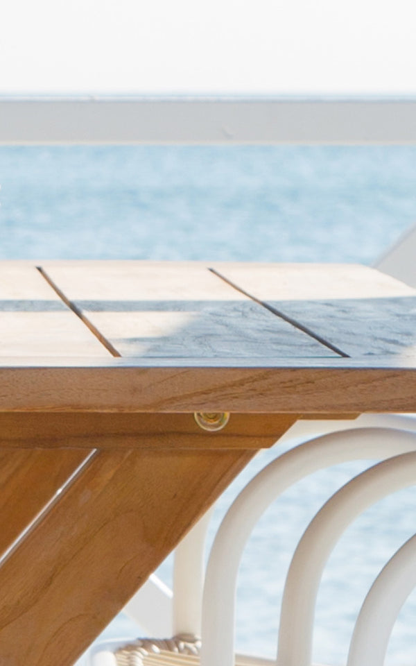 Dies ist ein Nahaufnahmebild von Colonial Tisch 160 in outdoor Teak.