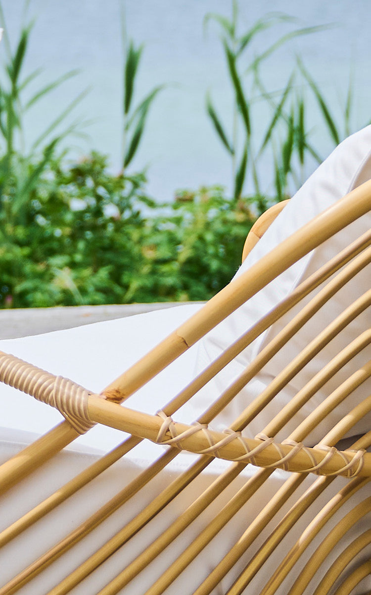 Dies ist ein Nahaufnahmebild von Charlottenborg Außen-3-Sitzer-Sofa in natural Aluminium ArtFibre.