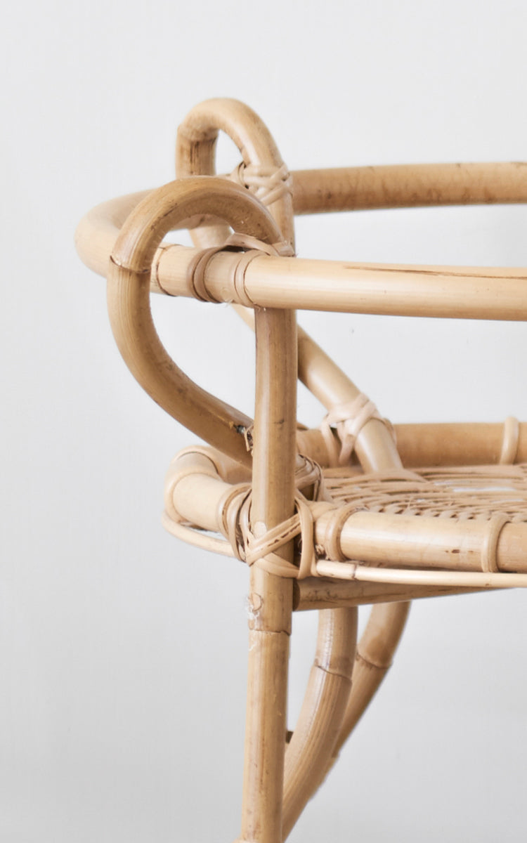 Dies ist ein Nahaufnahmebild von Fratellino Servierwagen in polished Natural Rattan.