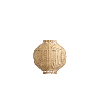 Tomori Rattan-Lampenschirm von Jin Kuramoto. Japanisch inspirierter Lampenschirm, handgefertigt aus Rattan mit innerem Stahlrahmen für gutes Gewicht und Stabilität.