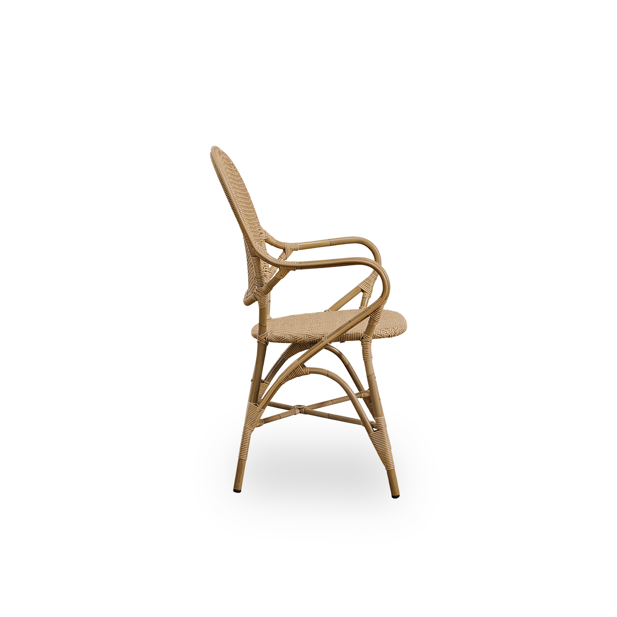 Seitenansicht des Rossini Outdoor-Esssessels in Antikfarbe. Eleganter Stuhl mit runder Rückenlehne und Armlehnen in schlichtem Design. Aluminiumrahmen im Rattan-Look mit ArtFibre-Geflecht auf Sitz und Rückenlehne.