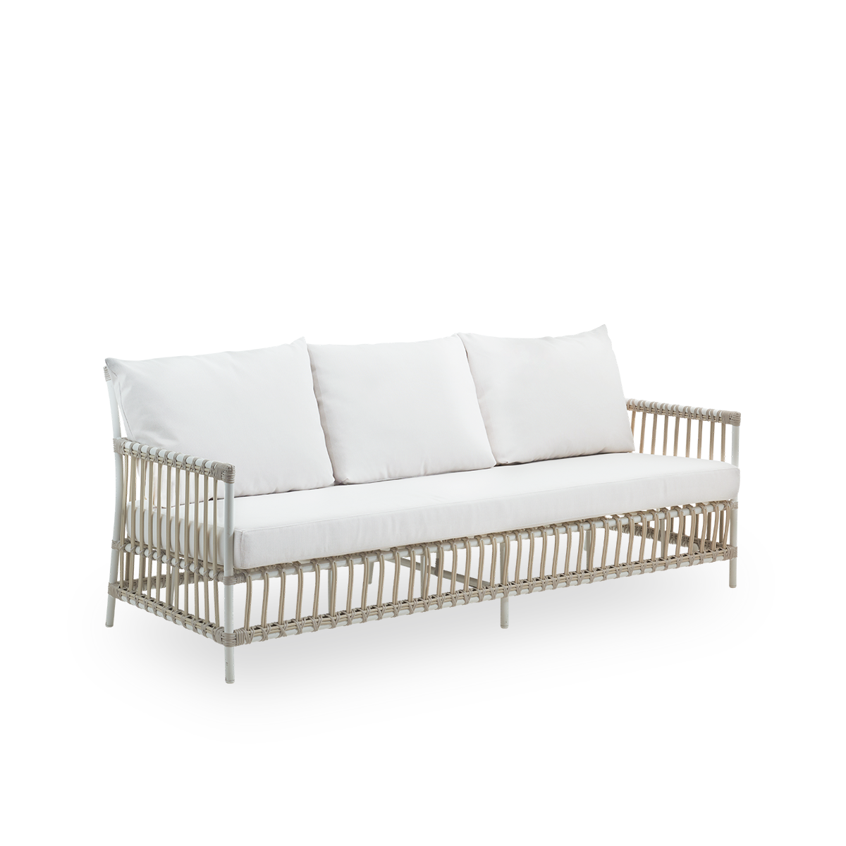 Seitenansicht des Caroline Outdoor-3-Sitzer-Sofas in der Farbe Dove White, schlichtes und elegantes dänisches Design. Aluminiumrahmen mit ArtFibre-Bindungen.