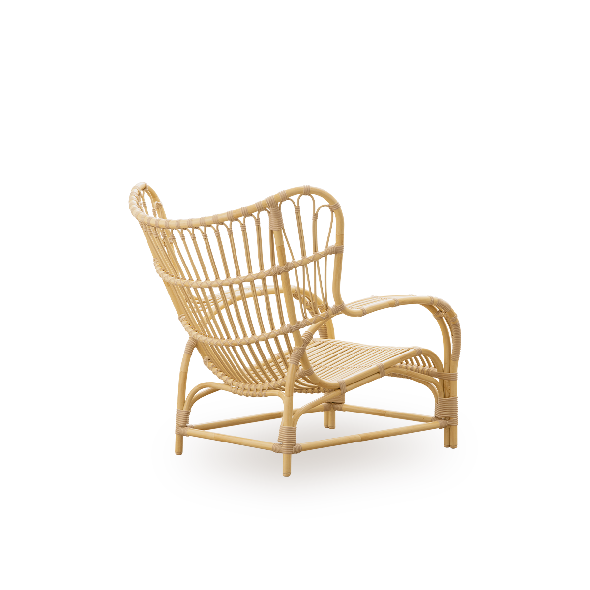 Rückansicht des Teddy Exterior Loungestuhls, entworfen von Viggo Boesen.
Großer, einladender Loungesessel aus Aluminiumrahmen in Rattanoptik mit ArtFibre-Umwicklung.