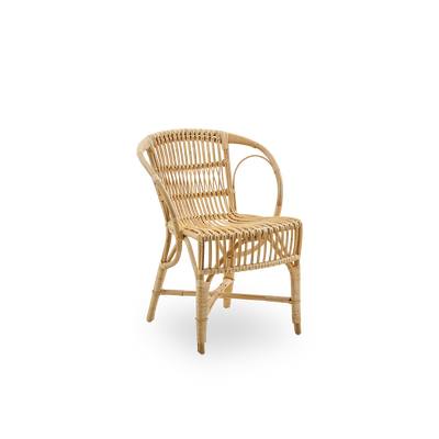 Seitenansicht des Robert Essstuhls in Naturfarbe, entworfen von Robert W. Eleganter Korbstuhl, handgefertigt aus hochwertigem indonesischem Rattan.