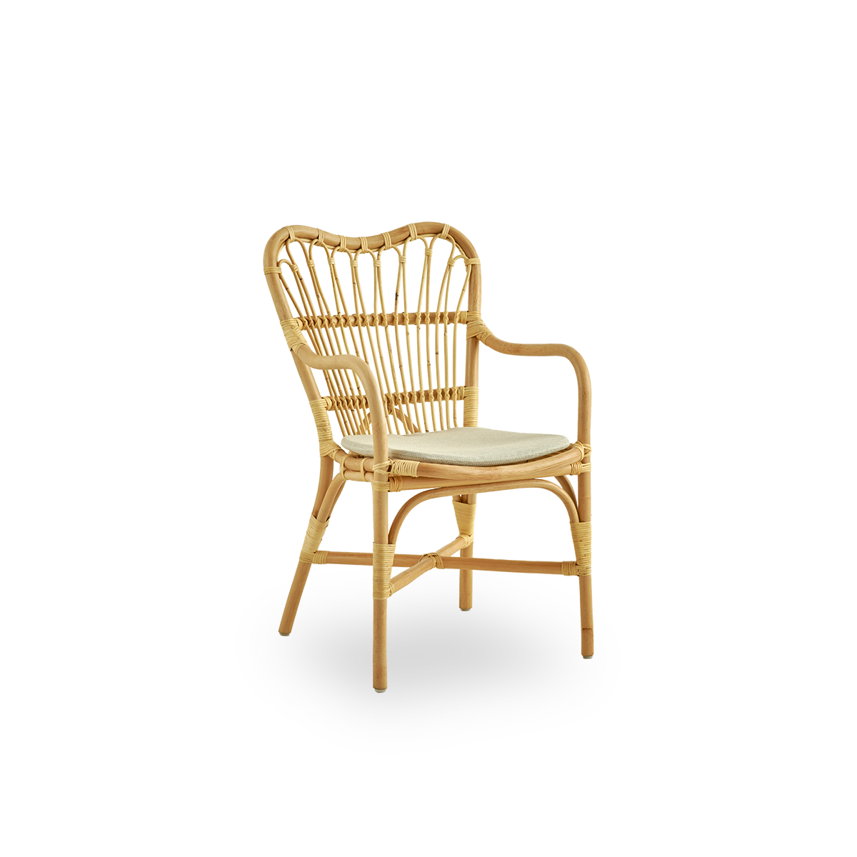 Dies ist ein Nahaufnahmebild von Margret Dining Chair in natural rattan.