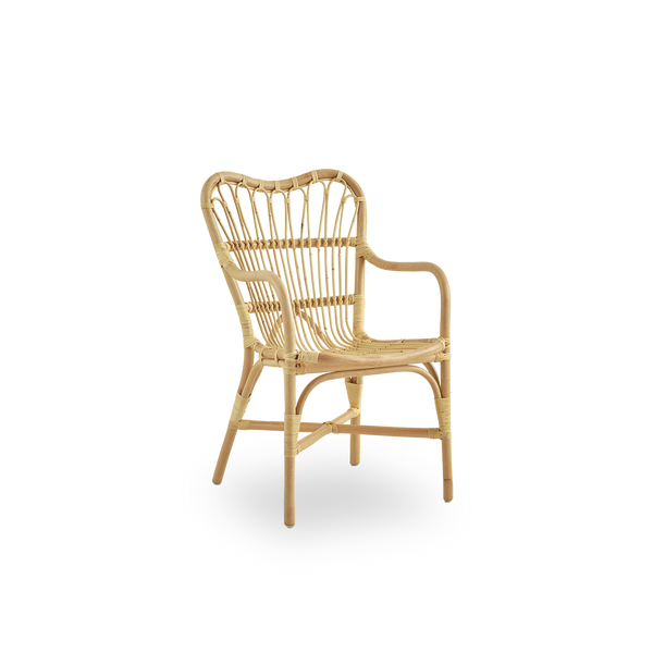 Dies ist ein Nahaufnahmebild von Margret Dining Chair in natural rattan.