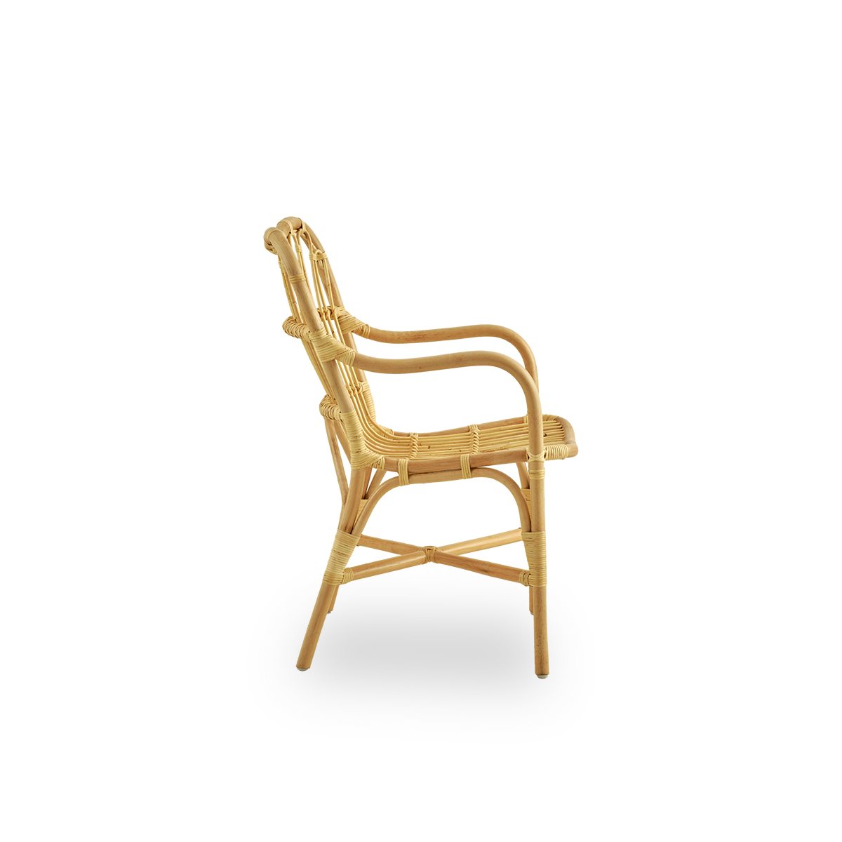 Dies ist ein Nahaufnahmebild von Margret Dining Chair in natural rattan.