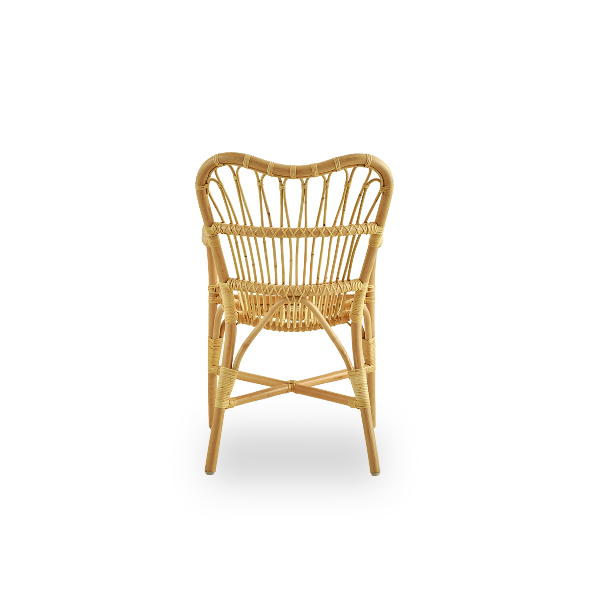 Dies ist ein Nahaufnahmebild von Margret Dining Chair in natural rattan.