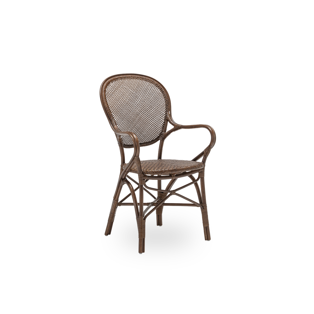 Seitenansicht des Rossini Esssessels, aus braunem Rattan. 1993 von Knud Andreasen von Sika-Design gemeinsam mit dem japanischen Designer Yamakawa entworfen und der Signature-Stuhl des Hauses. Handgefertigt aus hochwertigem indonesischem Rattan.