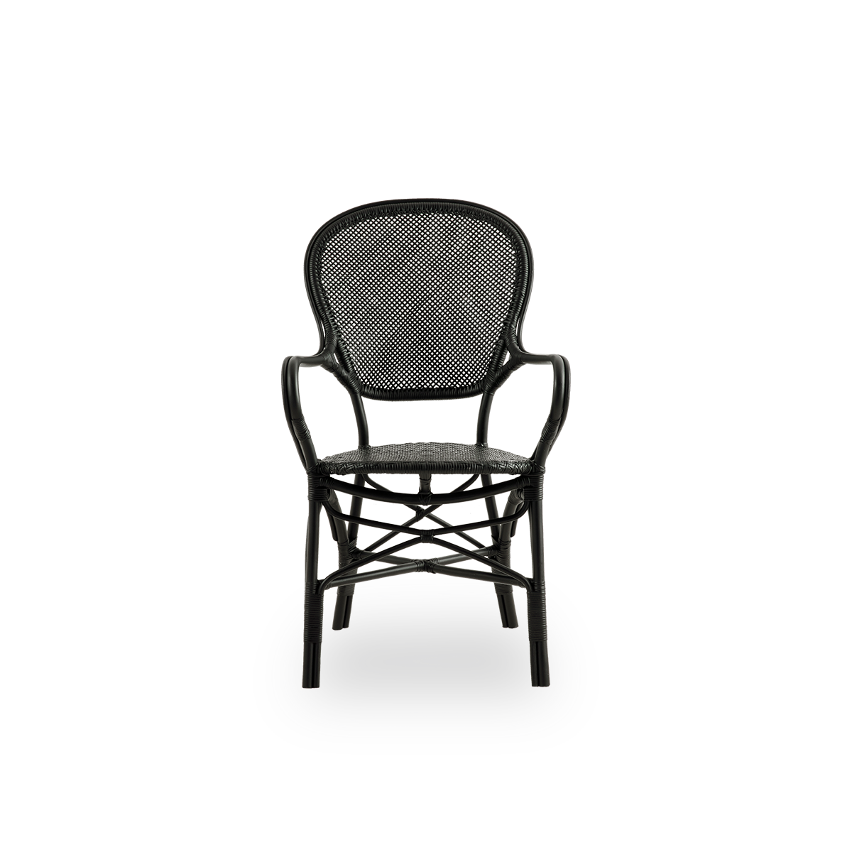 Frontansicht des Rossini Esssessels in Schwarz.
Eleganter Flechtstuhl mit runder Rückenlehne und Armlehnen in schlichtem Design. Handgefertigt aus hochwertigem Rattan.