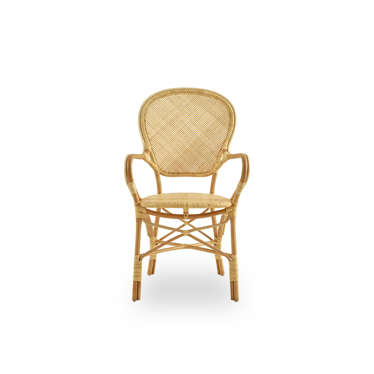 Frontansicht des Rossini Esssessels aus natürlichem Rattan.
Eleganter Flechtstuhl mit runder Rückenlehne und Armlehnen in schlichtem Design. Handgefertigt aus hochwertigem Rattan.