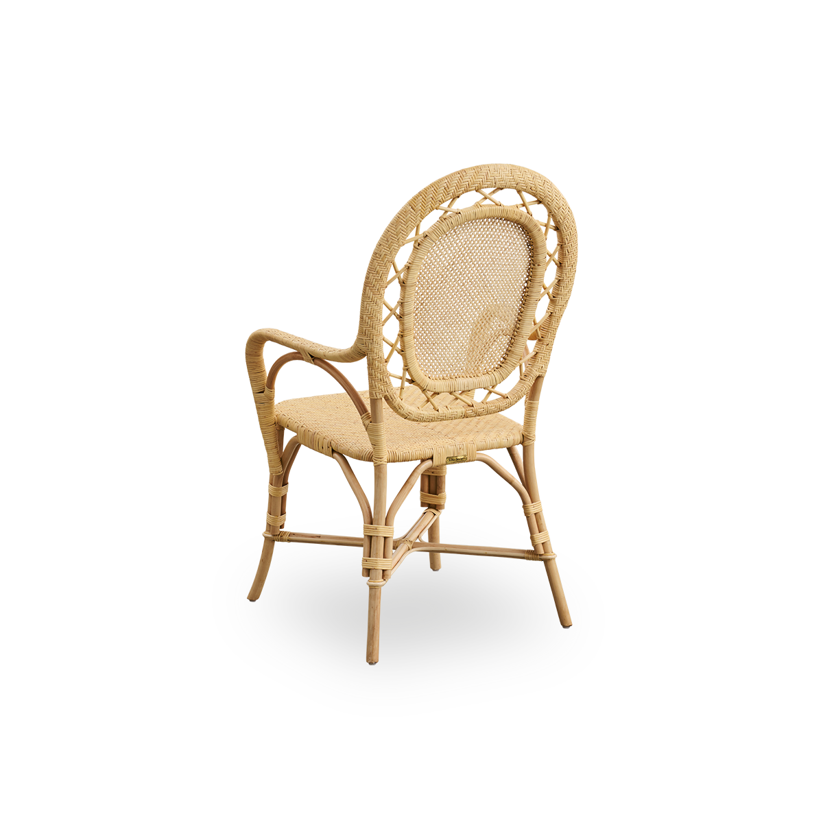 Rückansicht des Romantica Esszimmerstuhls in Naturfarbe.
Eleganter, romantischer Korbstuhl mit rundem Rückenlehne und vollständig geflochtenem Sitz im charmanten dänischen Design. Handgefertigt aus hochwertigem indonesischem Rattan.