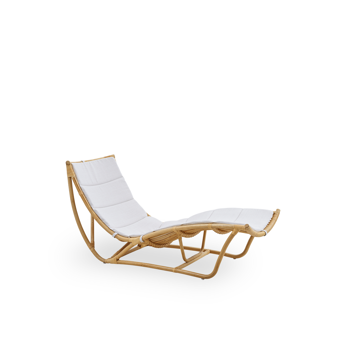 Seitenansicht des Michelangelo Tagesbetts in Natural-Rattan-Farbe. Handgefertigt aus hochwertigem indonesischem Rattan.