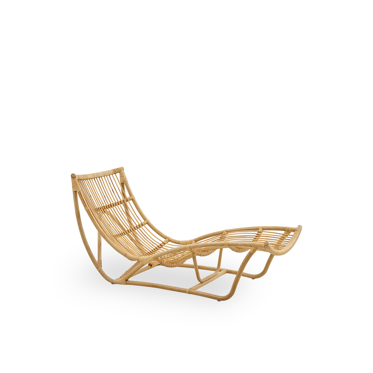 Seitenansicht des Michelangelo Tagesbetts in Natural-Rattan-Farbe. Handgefertigt aus hochwertigem indonesischem Rattan.