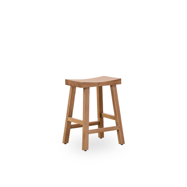 Seitenansicht des Charles Barhockers, ein eleganter Hocker aus patiniertem Teak, gefertigt aus legalem indonesischem Holz, mit rustikalem Finish.
