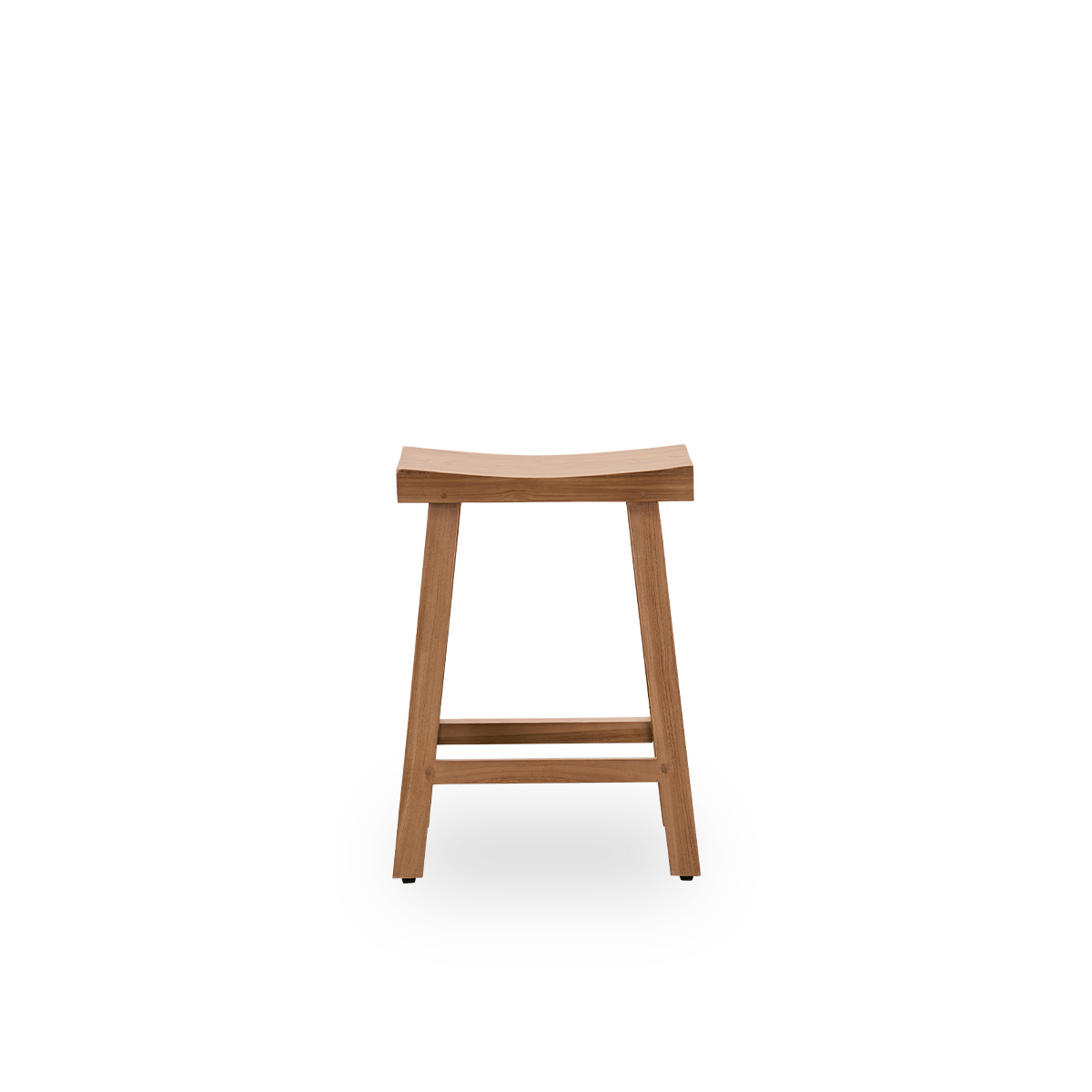 Vorderansicht des Charles Counterhockers, ein eleganter Hocker aus patiniertem Teakholz, gefertigt aus indonesischem Legal Wood mit rustikalem Finish.