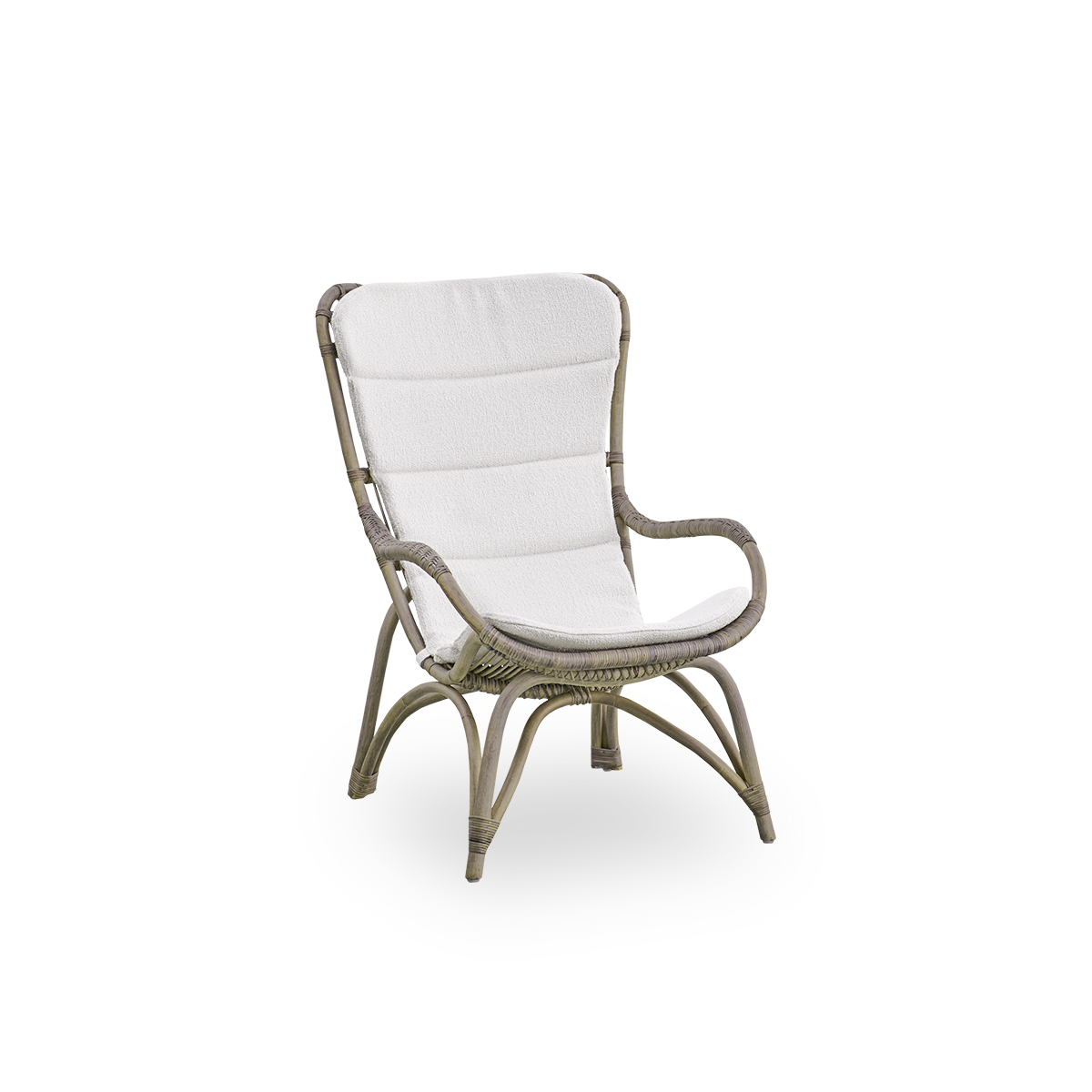 Seitenansicht des Monet Loungesessels mit hoher Rückenlehne und Armlehnen in Taupe. Handgefertigt aus hochwertigem indonesischem Rattan.