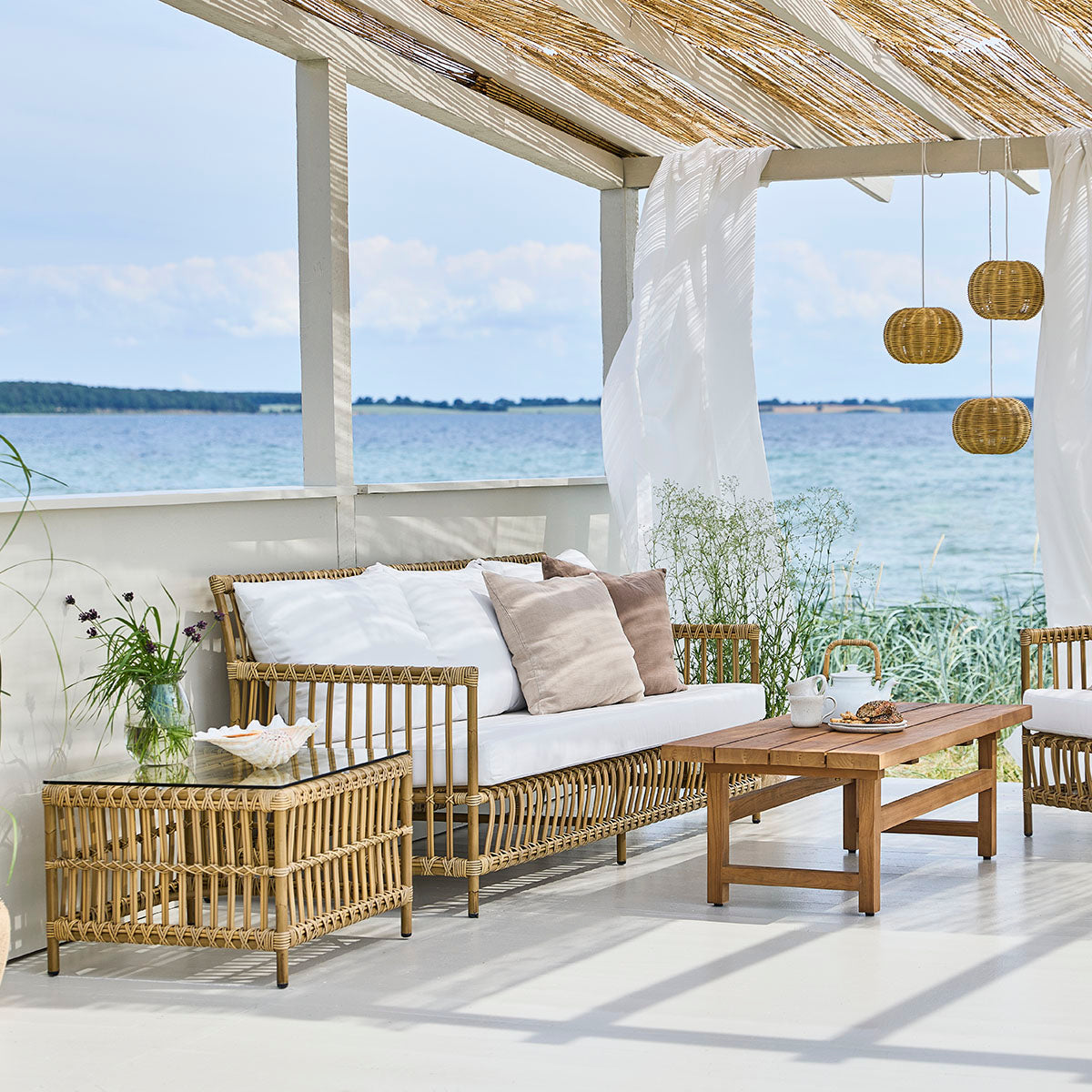 Caroline Exterior Beistelltisch