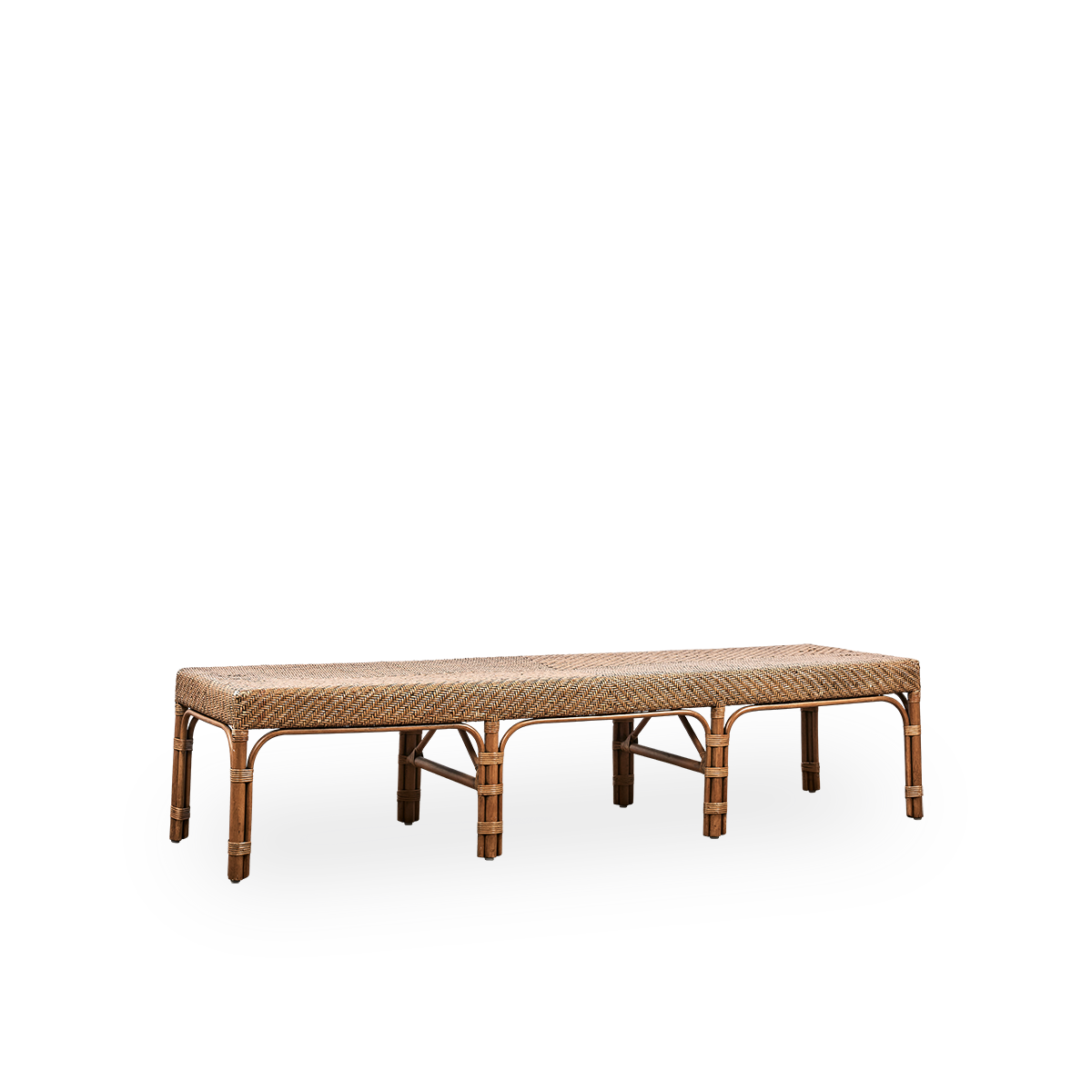 Seitenansicht der Luis Bank, handgefertigt aus hochwertigem indonesischem Rattan in Antique-Braun. Elegantes Design mit fein geflochtenem Sitz. Länge 180 cm.