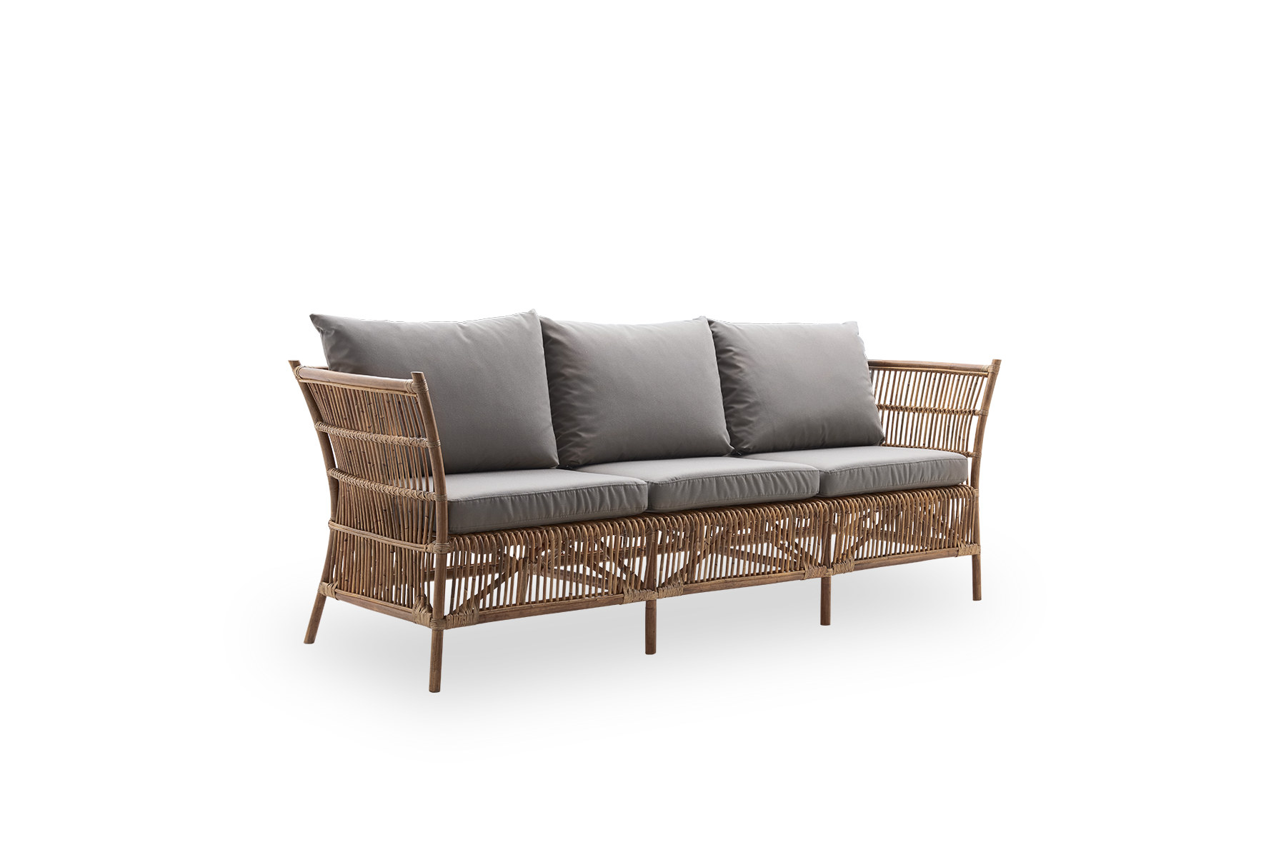 Seitenansicht des Donatello 3-Sitzer-Korbsofas in Antique Brown. Das Sofa hat ein eckiges Design mit klaren Linien, handgefertigt aus hochwertigem indonesischem Rattan.