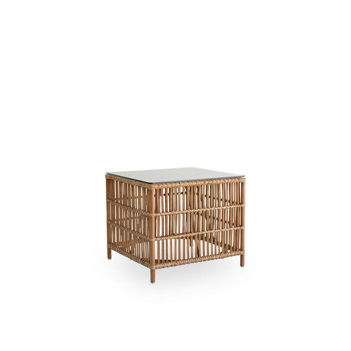 Seitenansicht des Donatello Korb-Beistelltisches in Antique Brown. Der Beistelltisch hat ein eckiges Design mit klaren Linien, handgefertigt aus hochwertigem indonesischem Rattan.