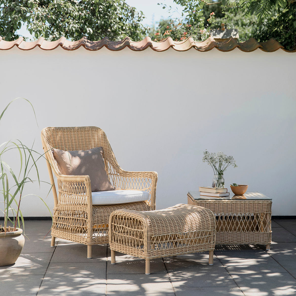 Dawn Exterior Hocker