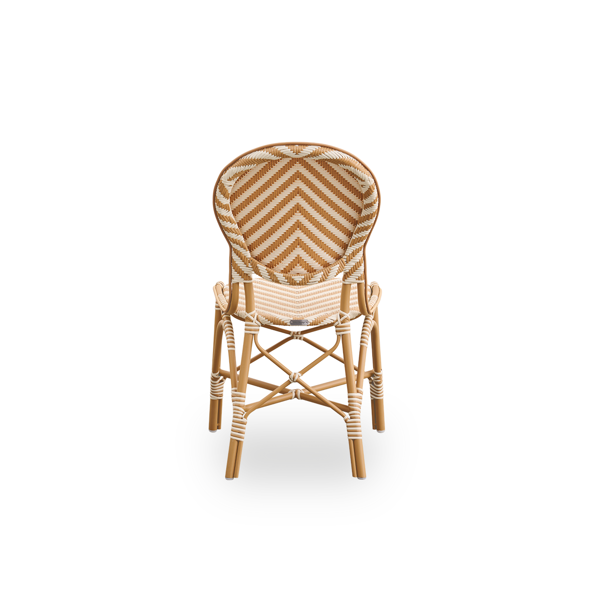 Rückansicht des Isabell-Outdoor-Essstuhls. Aluminiumrahmen in Mandelfarbe mit Sitz und Rückenlehne aus ArtFibre im Fischgrätmuster in Elfenbein- und Honigfarben.