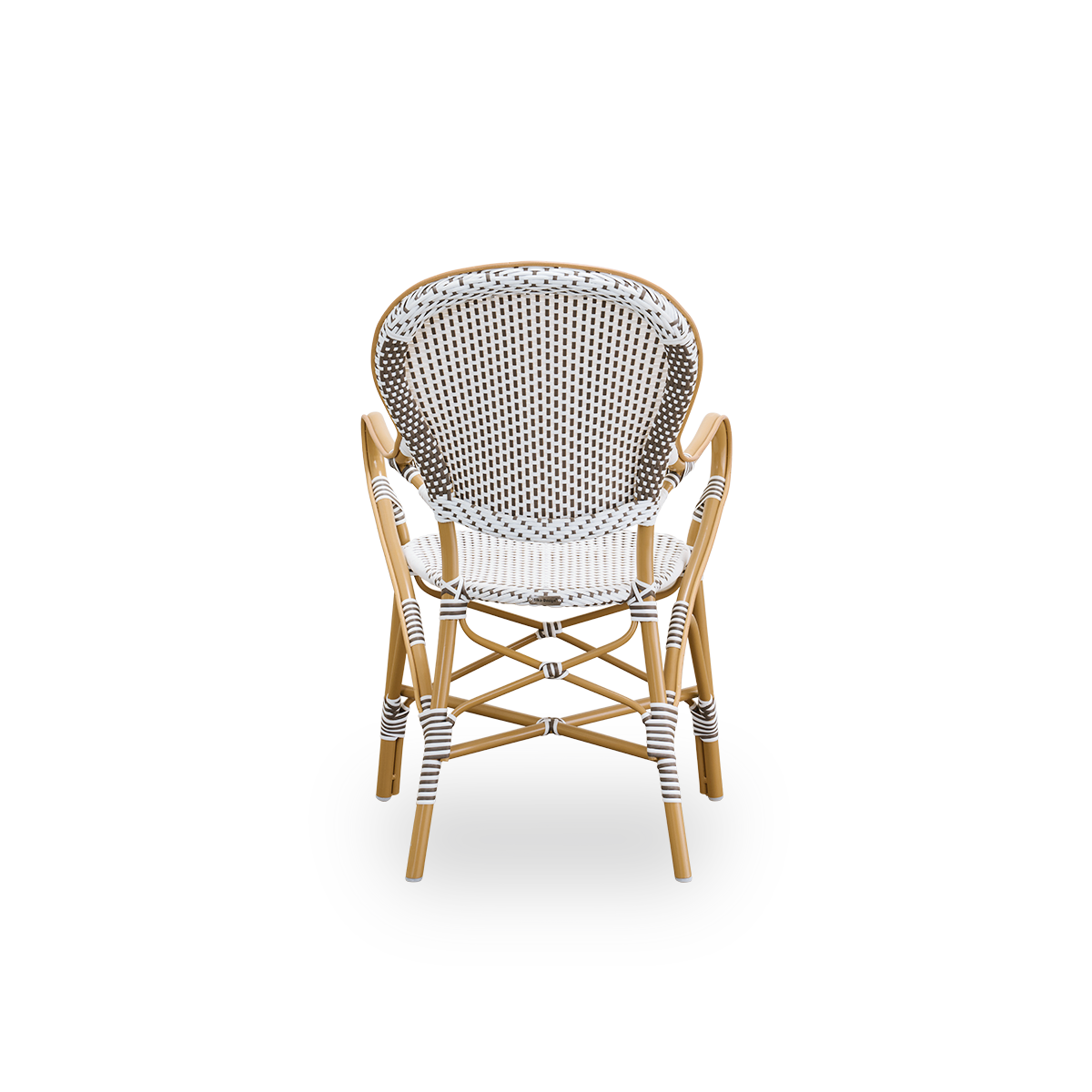 Rückansicht des Isabell-Outdoor-Armlehnenstuhls. Aluminiumrahmen in Mandel­farbe mit Sitz und Rückenlehne aus weißem ArtFibre mit braunen Punkten. Inspiriert vom Bistrodesign der 1950er-Jahre.