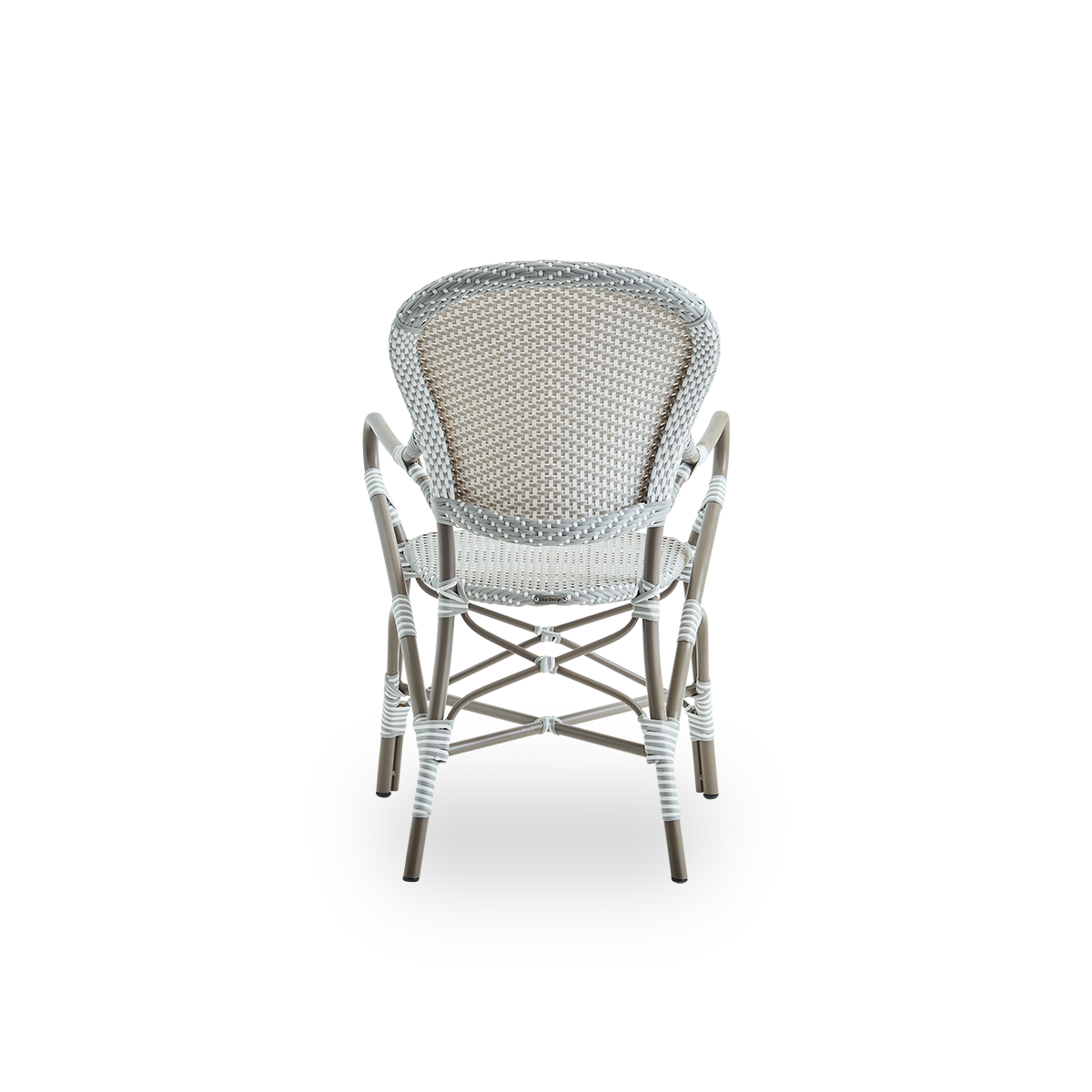 Rückansicht des Isabell-Outdoor-Armlehnenstuhls. Aluminiumrahmen in der Farbe Taupe mit Sitz und Rückenlehne aus grauem ArtFibre mit weißen Punkten. Inspiriert vom Bistrodesign der 1950er-Jahre.