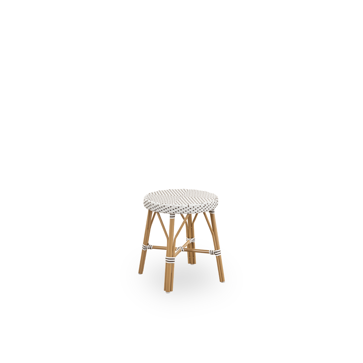 Seitenansicht des Simone Outdoor-Hockers, Höhe 52 cm. Aluminiumrahmen in Mandel-Farbe mit Fußstütze und vollständig geflochtenem rundem Sitz, handgefertigt aus weißem ArtFibre mit braunen Punkten. Stapelbarer Hocker.