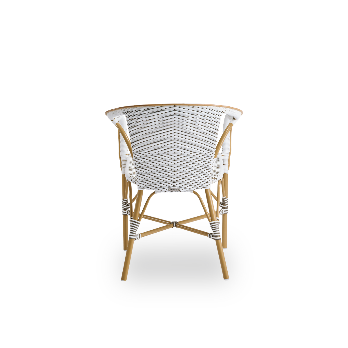 Rückansicht des Madeleine-Outdoor-Essstuhls mit Armlehnen. Aluminiumrahmen in Mandelfarbe mit Sitz und Rückenlehne aus braunem ArtFibre mit weißen Punkten.