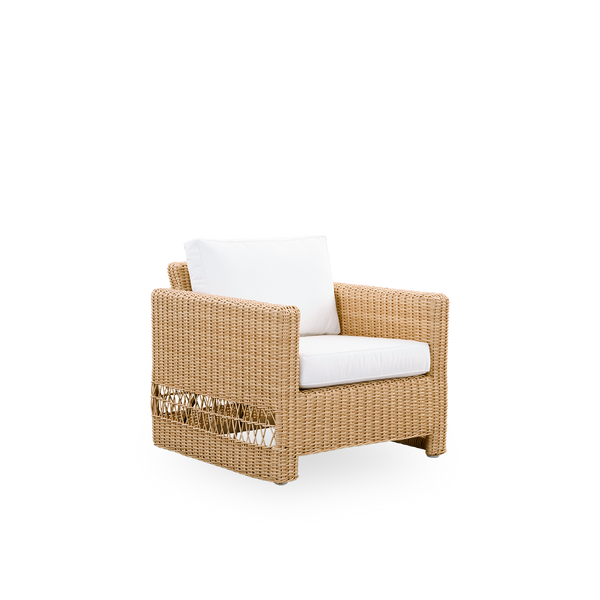 Seitenansicht des Carrie Outdoor-Loungestuhls in der Farbe Natural. Quadratischer, robuster Loungestuhl mit Aluminiumrahmen, vollständig in ArtFibre geflochten.