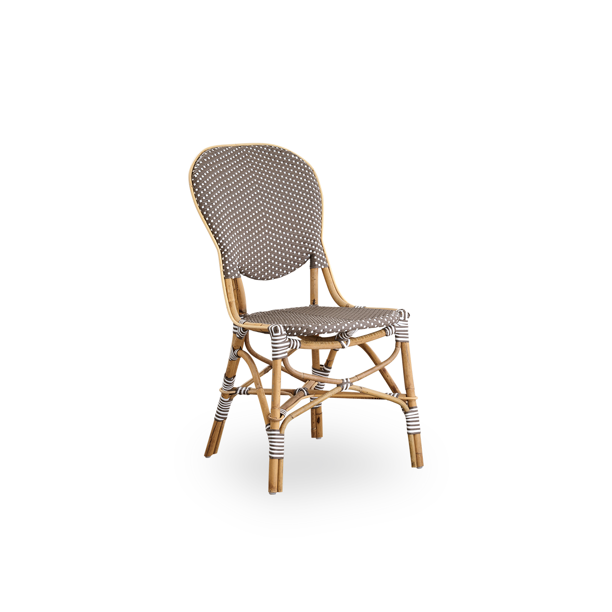 Seitenansicht des Isabell Essstuhls. Rattangestell mit Sitz- und Rückenfläche aus braunem ArtFibre mit weißen Punkten. Inspiriert vom Bistrodesign der 1950er Jahre.