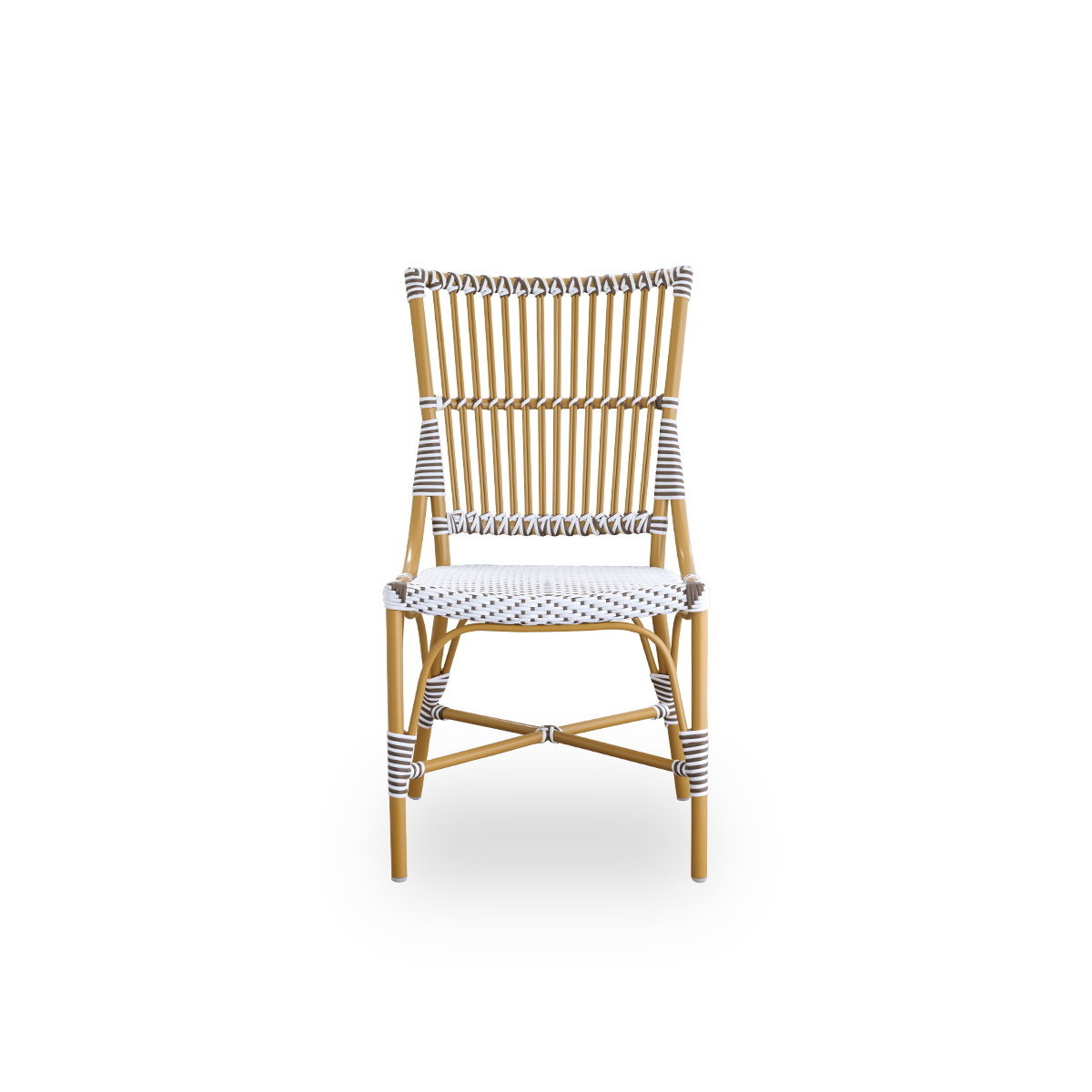 Vorderansicht des Monique Esszimmerstuhls.
Rattangestell mit Sitz aus weißem ArtFibre mit braunen Punkten geflochten. Inspiriert vom Bistrodesign der 1950er Jahre.