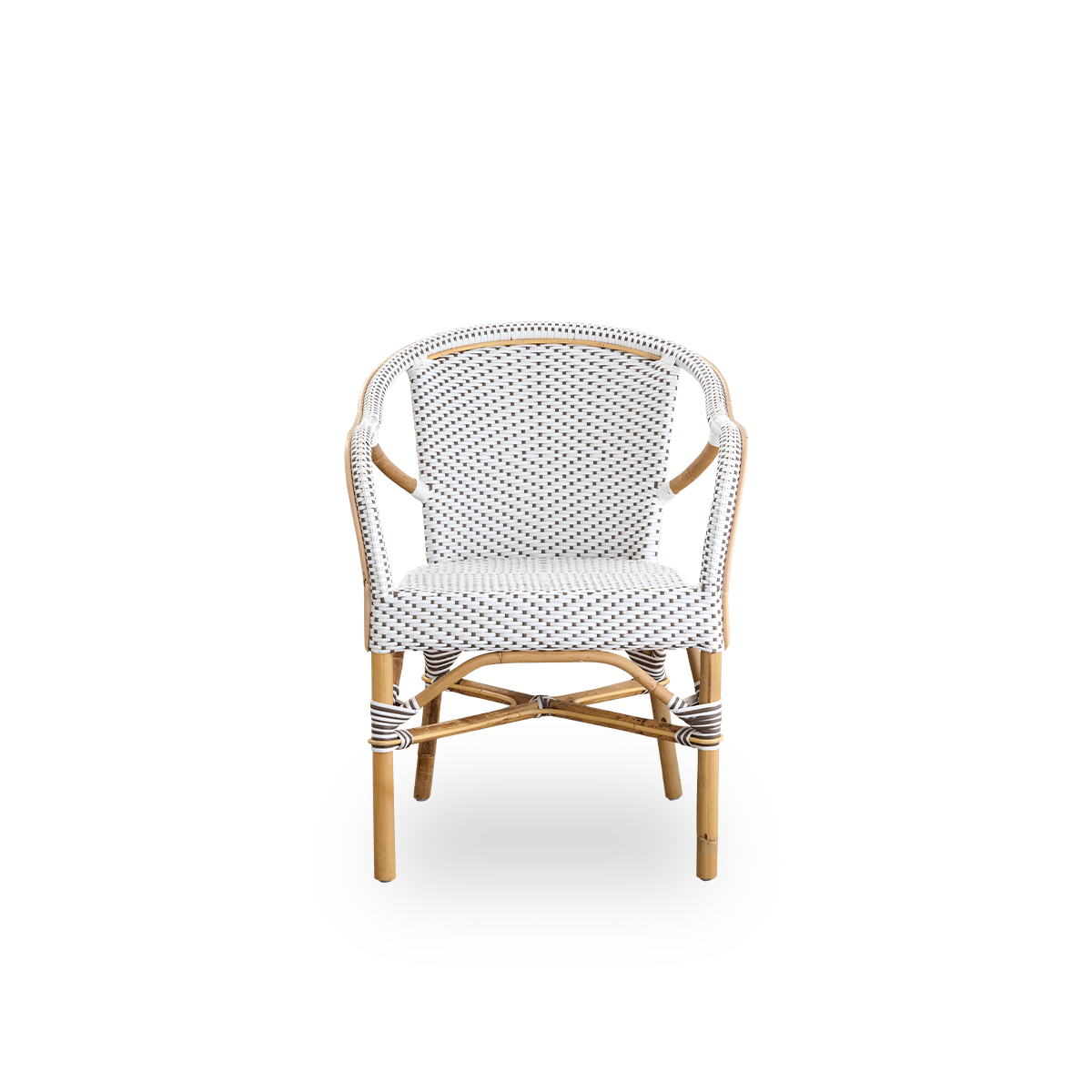 Vorderansicht des Madeleine Esszimmerstuhls mit Armlehnen.
Rattangestell mit Sitz und Rückenlehne aus ArtFibre in Weiß mit braunen Punkten geflochten. Inspiriert vom Bistrodesign der 1950er Jahre.